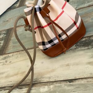 Gassitasche mit Segeltau im Burberry Style