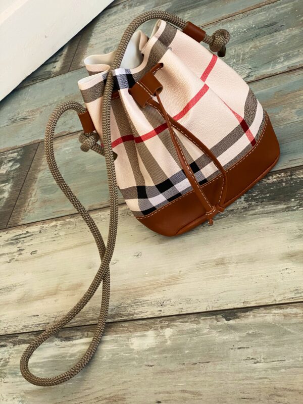 Gassitasche mit Segeltau im Burberry Style